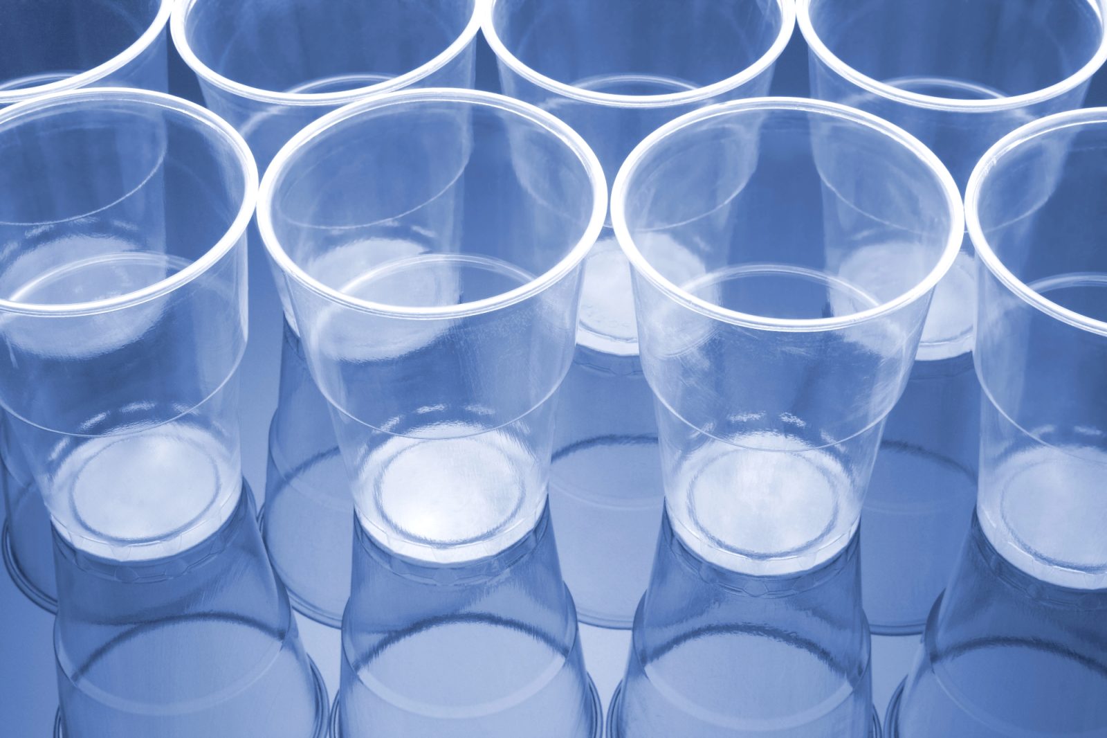 Plastični kozarci ti lahko pridejo res prav